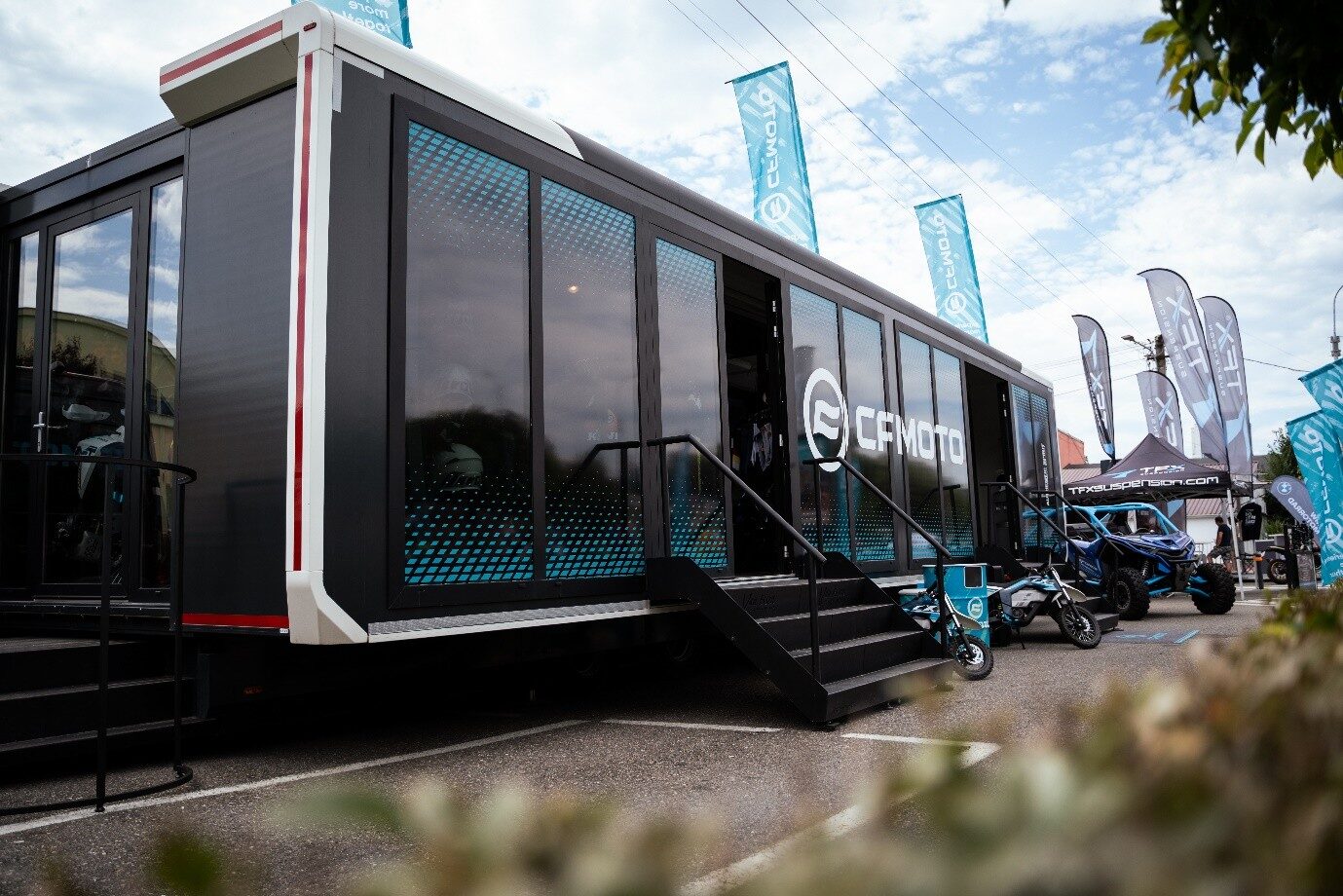 cfmoto-romaniacs-booth