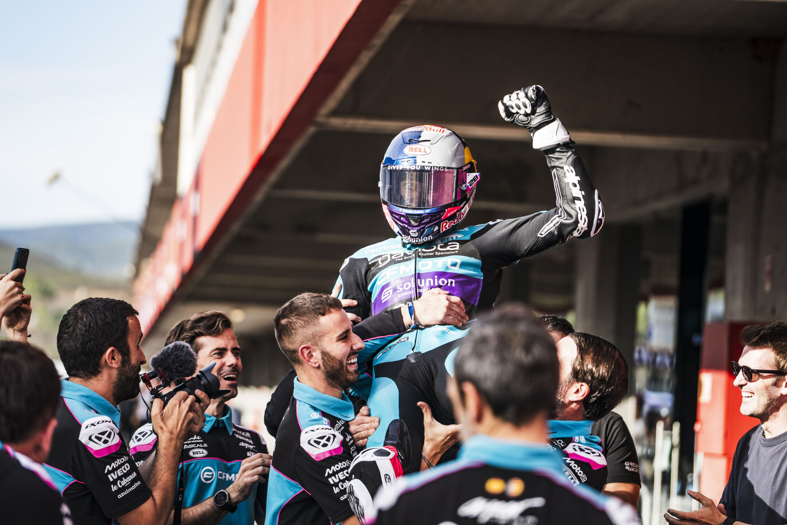 Moto3-rookie-of-the-year-2025-maximo-quiles-winner